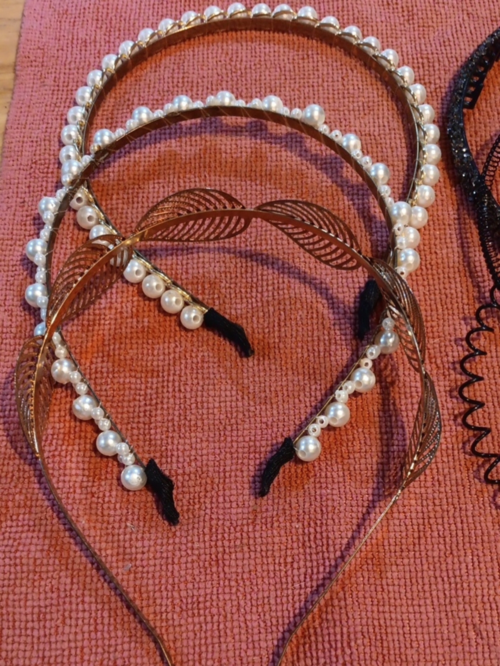 (8) Headbands In Metal And Plastic